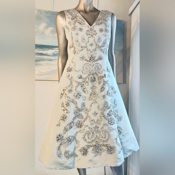 *$7,000 OSCAR DE LA RENTA EXCLUS SILK LIGHT BLUE CRYSTAL EMBROID RUNWAY DRESS 8